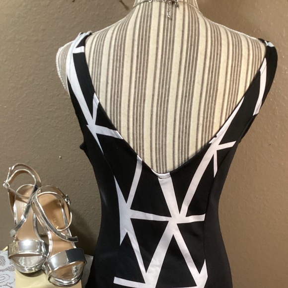 🎁NWT CLASSIC WOMEN Modern print DRESS - Picture 6 of 12